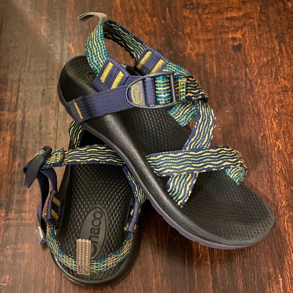 Chaco Z/1 Boys size 4 like new!!!